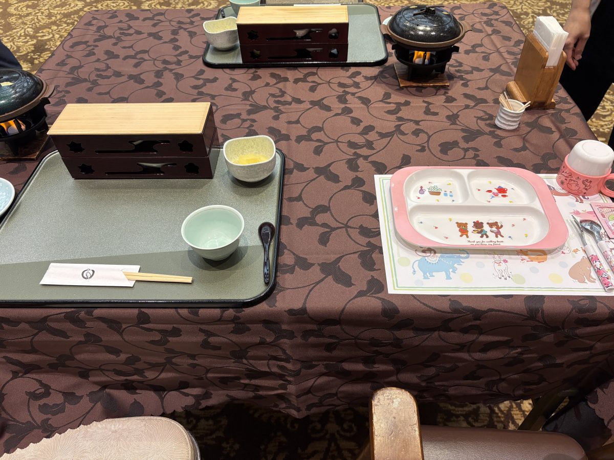 ホテル鷺乃湯の会場でいただく朝食