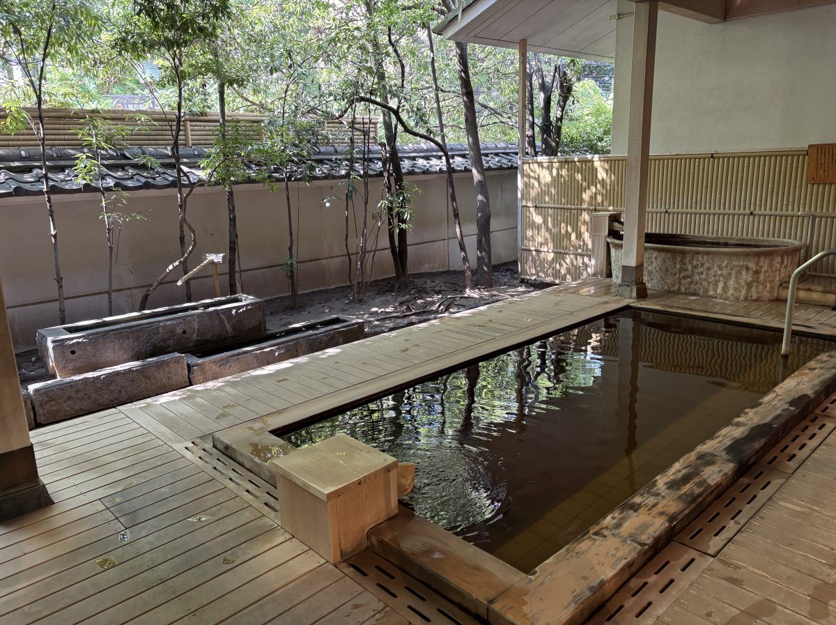 風情のある大浴場の露天風呂