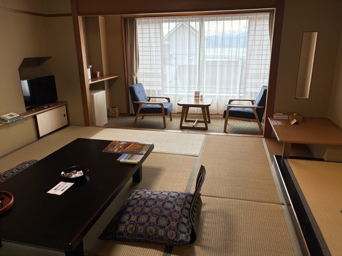 広々として清潔な秀蘆閣の和室