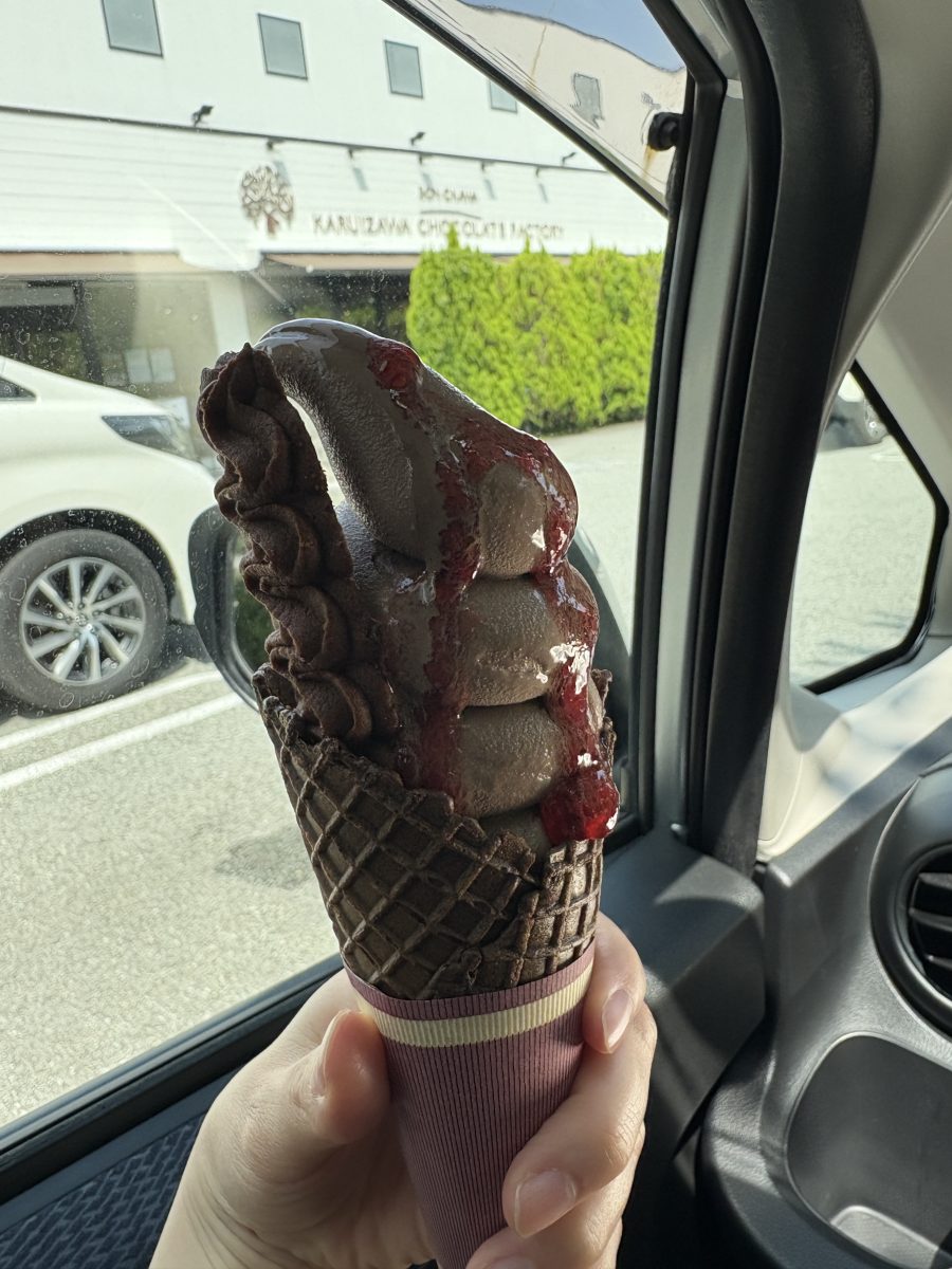 Bon Okawaの濃厚なチョコレートソフトクリーム