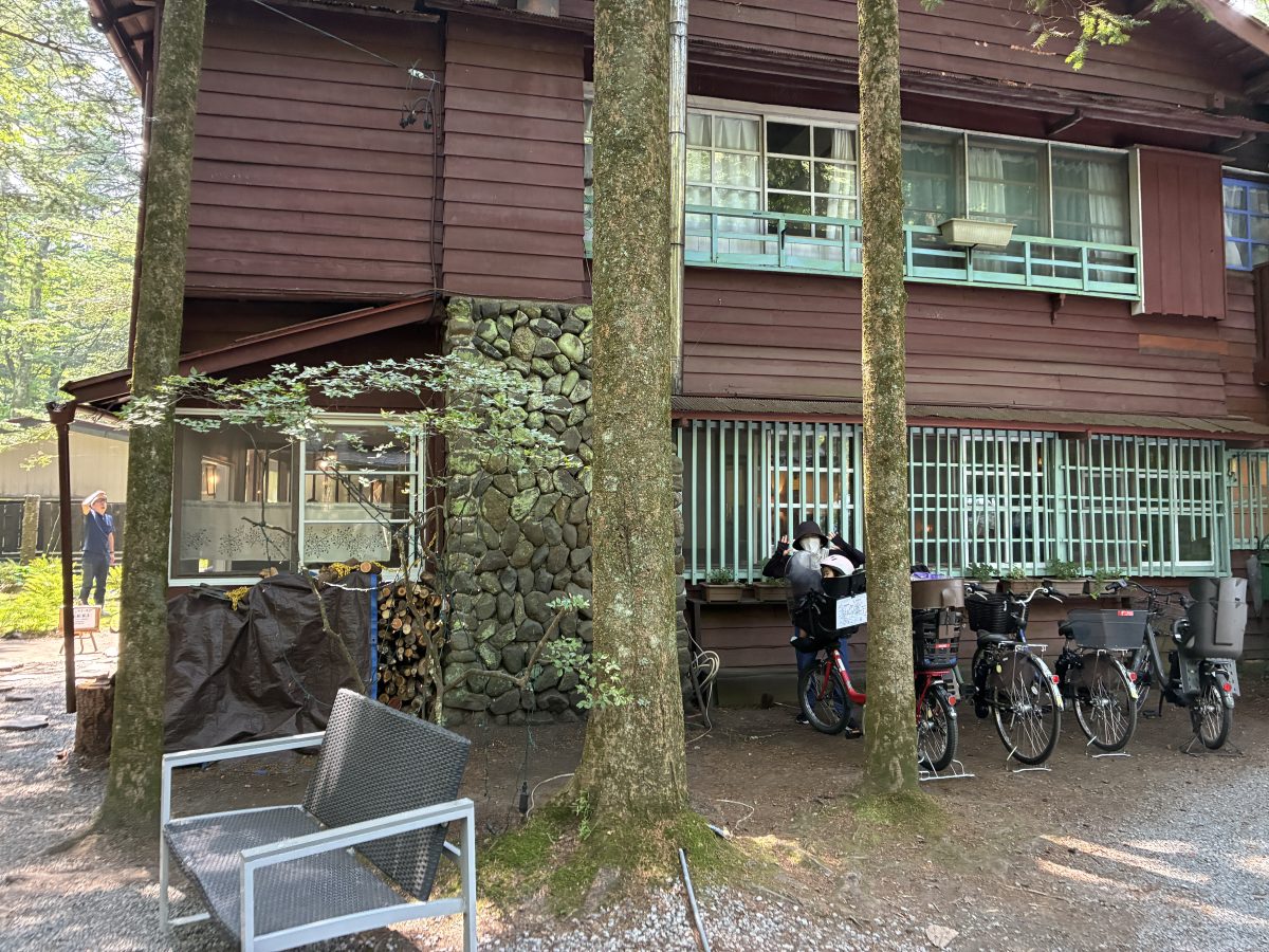 Cafe涼の音の建物横にある駐輪スペース